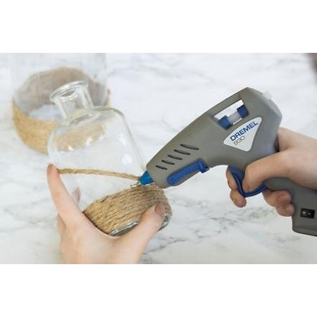 DREMEL® Пистолет за лепене Glue Gun 930 DREMEL® Пистолет за лепене Glue Gun 930