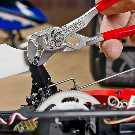 Клещи ключ Knipex 150mm с обхват до 27mm Клещи ключ Knipex 150mm с обхват до 27mm